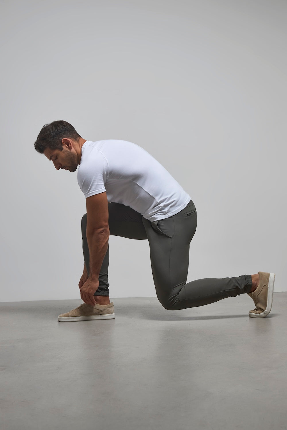 Everyday Tech Pants in Olive - TAILORED ATHLETE - USA