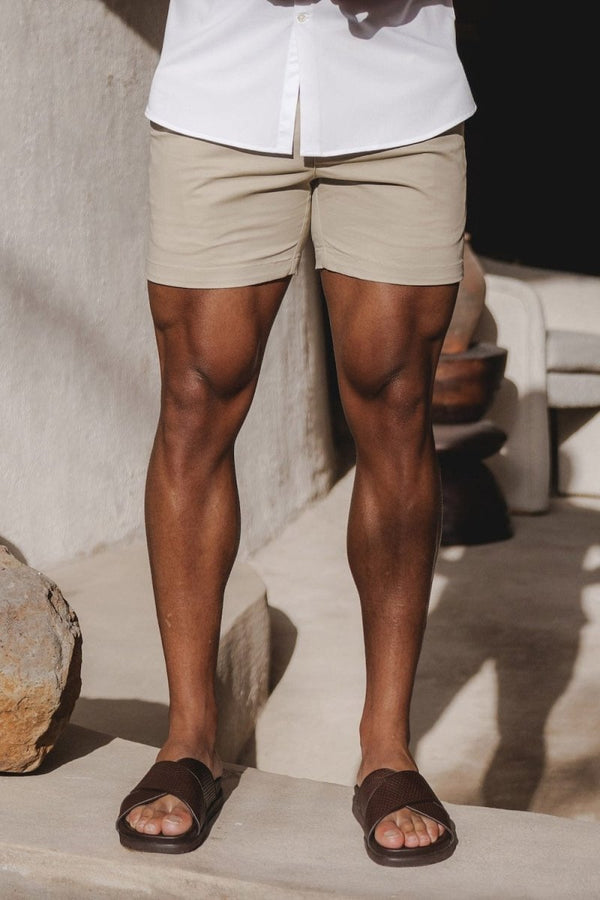 Athletic Fit Chino Shorts 5'' in Stone