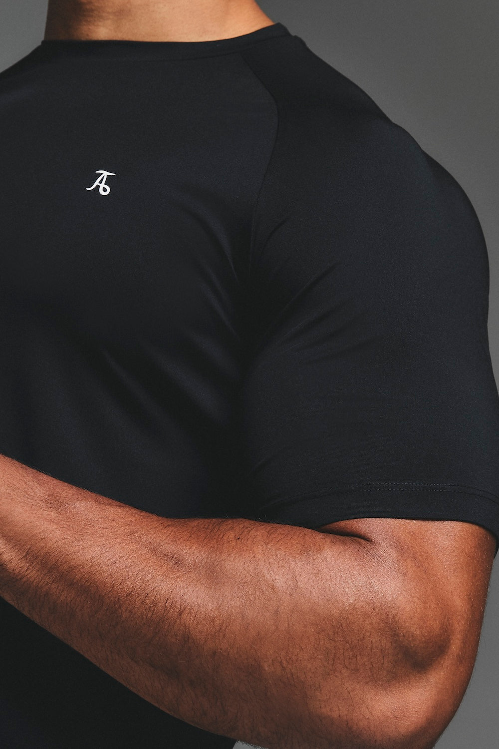 Training Top in Black - TAILORED ATHLETE - USA